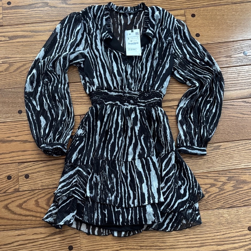 Zara Black and White Long Sleeve Dress